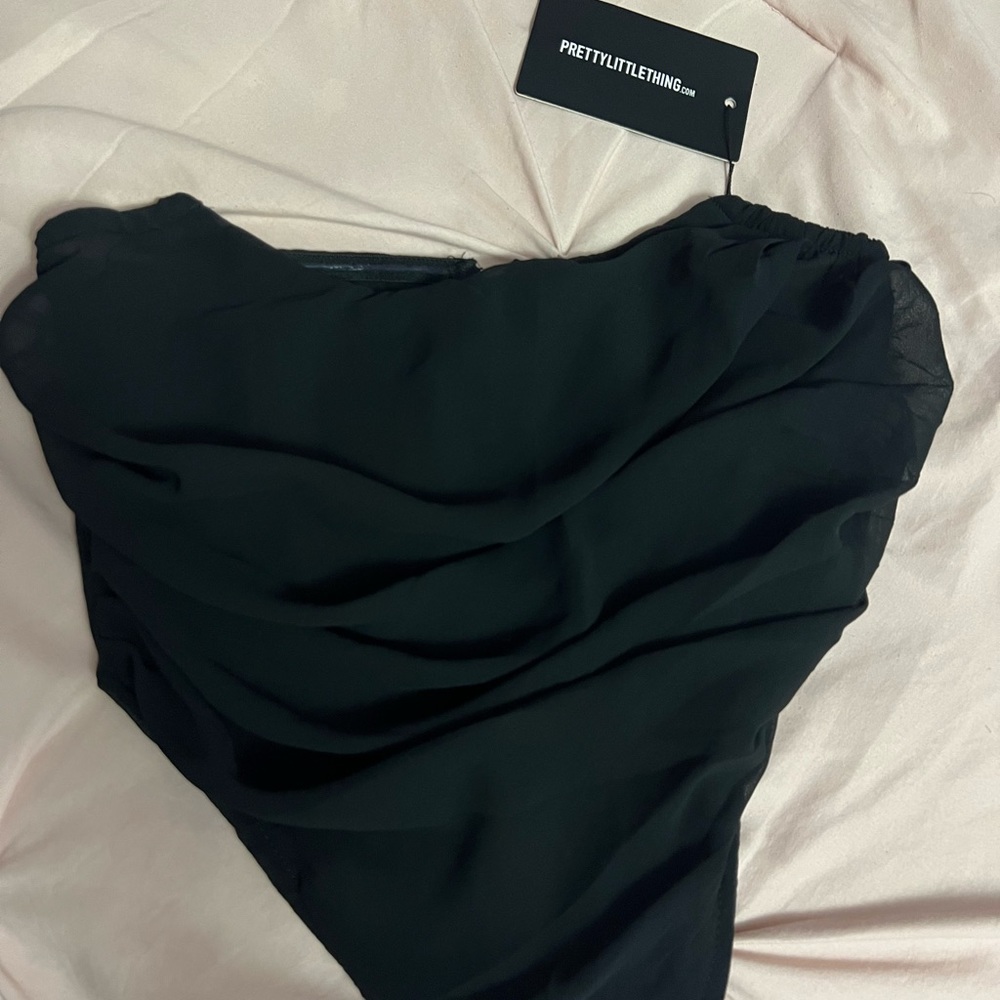 Cute black crop top with zipper back